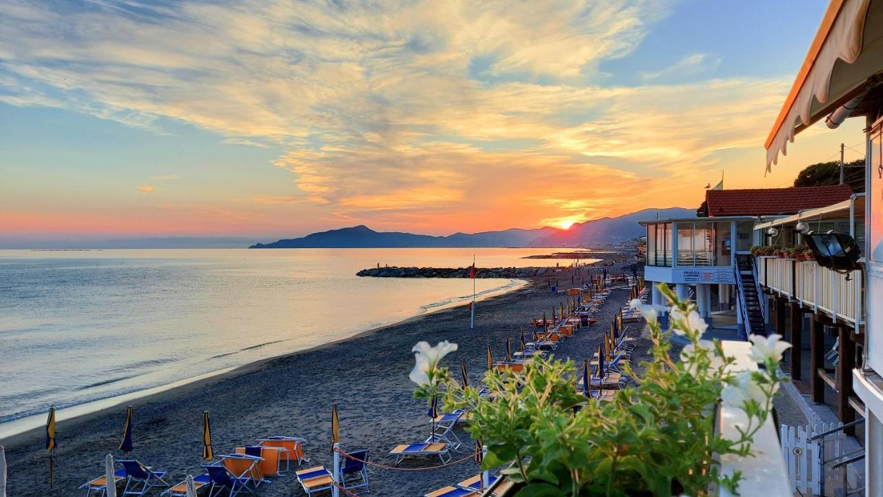 Hotel Doria Cavi di Lavagna Exterior photo